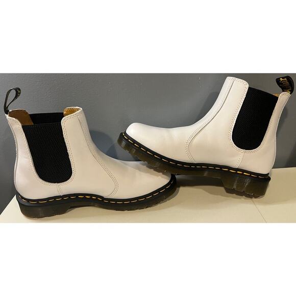 EUC Dr. Martens Chelsea Boots - Women's Size 9 - Picture 6 of 8